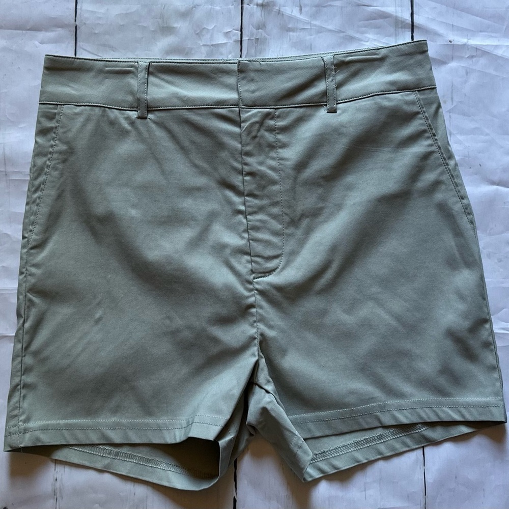 NEW W/TAGS WOMENS SHORTS